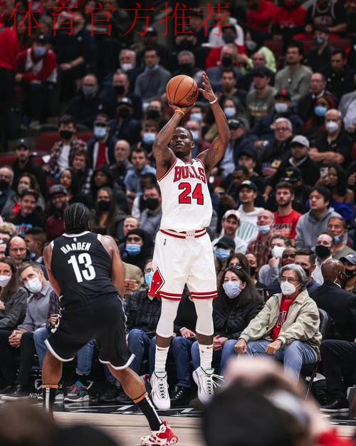 炸裂！贾文特-格林抢断普里查德，迎着怀特完成暴力单手隔扣